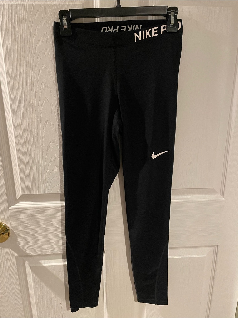 Nike Pro athletic leggings, women’s medium
